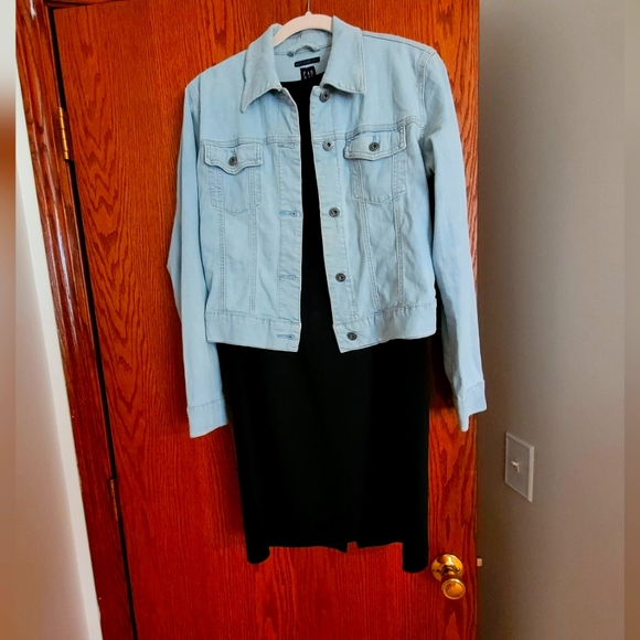 EUC/ Gap denim/jeans Jacket - Picture 2 of 4